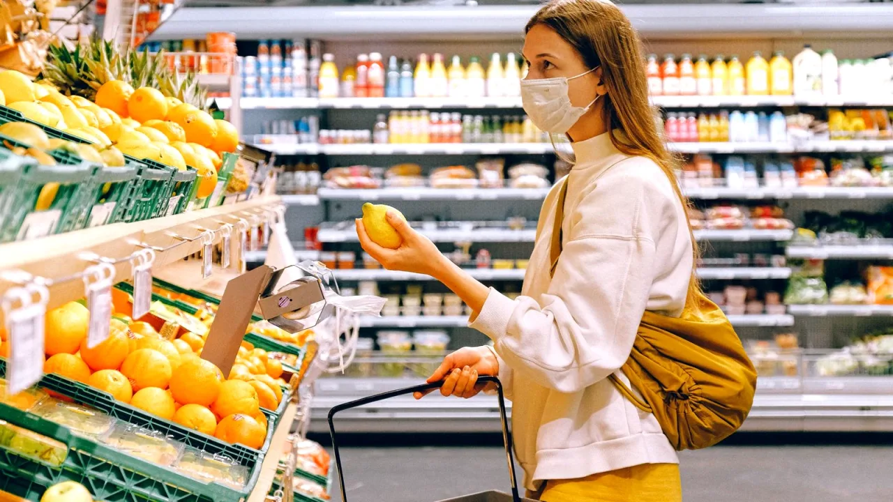 Market reyonunda taze yeşillikler